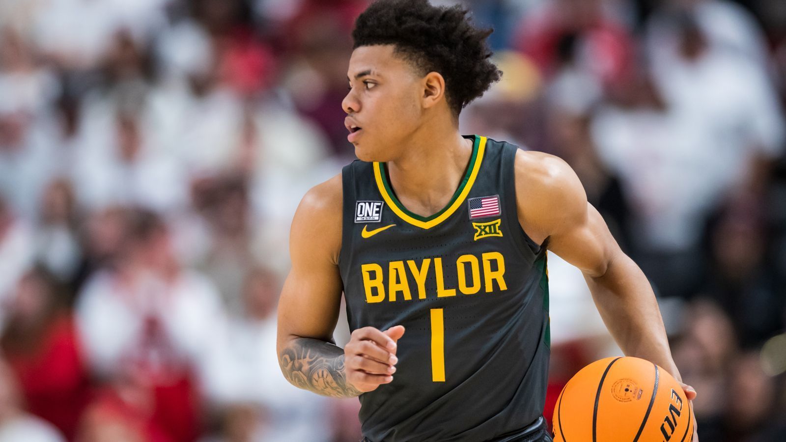 
                <strong>26. Pick: INDIANA PACERS Keyonte George (Guard, Baylor, 8. November 2003) </strong><br>
                Stats 22/23: 15,3 Punkte, 4,2 Rebounds, 2,8 Assists, Quoten: 38/34/79 (33 Spiele)Die Pacers haben Stand jetzt auch noch die Picks 29 und 32, es ist aber nicht davon auszugehen, dass sie wirklich vier Picks für sich selbst tätigen werden. So oder so wäre hier vermutlich George der Value-Pick, zumal der Swingman mancherorts sogar als später Lottery-Pick projiziert wird. Seine Calling Card ist Shot Creation, auch wenn die College-Quoten fürchterlich aussehen. Man muss aber dazu sagen: Mit 1,93 m und limitierter Explosivität ist es schwer, ein konstanter NBA-Scorer zu werden. Nicht unmöglich, aber schwer.
              