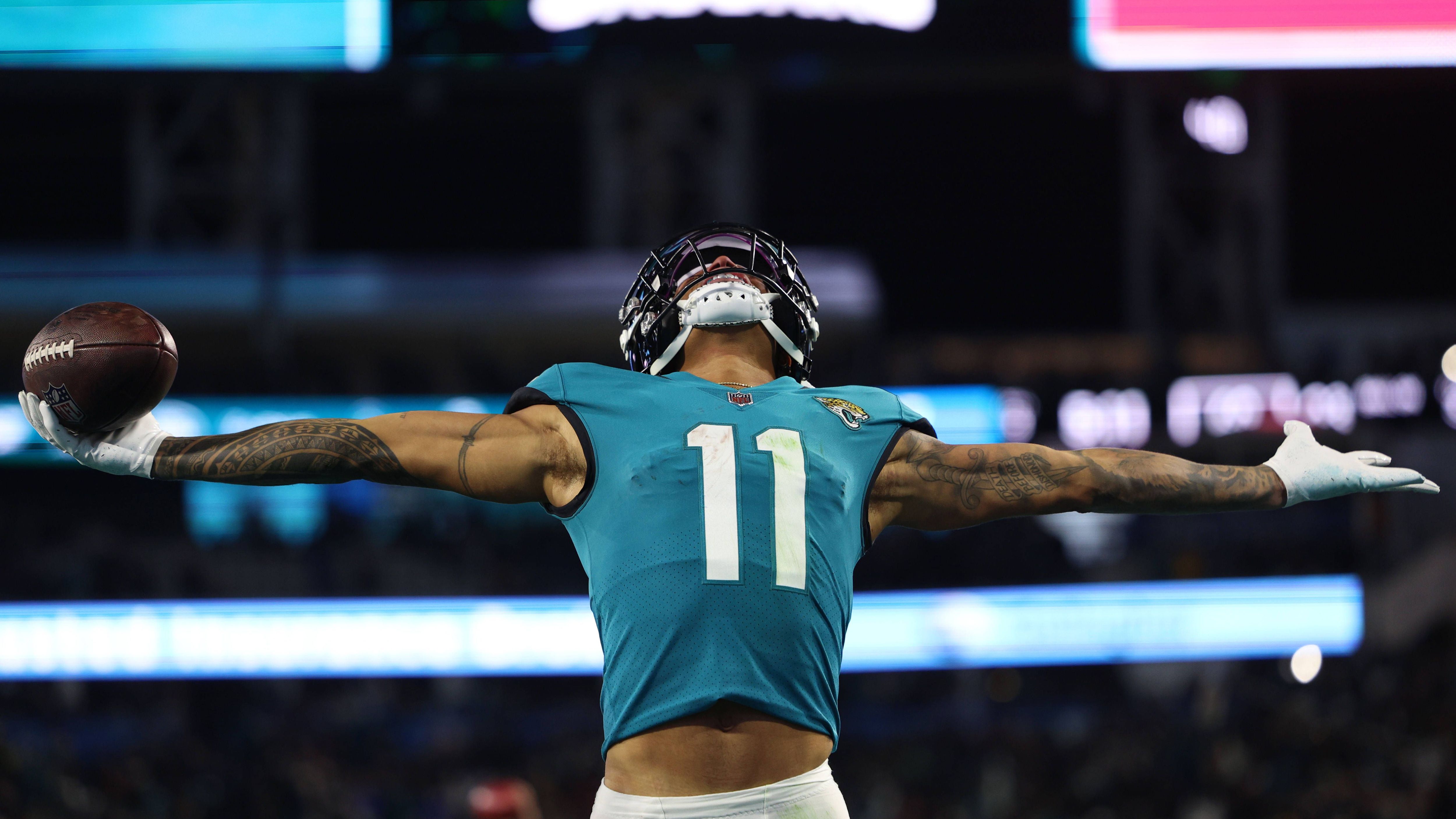 <strong>Jacksonville Jaguars: Rückblick</strong><br>
                • Bilanz in der regulären Saison 2022/23: 9:8<br>• Playoffs: Aus in Divisonal Round (20:27 gegen Kansas City Chiefs)<br>• Wichtige Abgänge: Marvin Jones Jr. (Wide Receiver), Jawaan Taylor (Offensive Tackle), Arden Key (Edge Rusher)