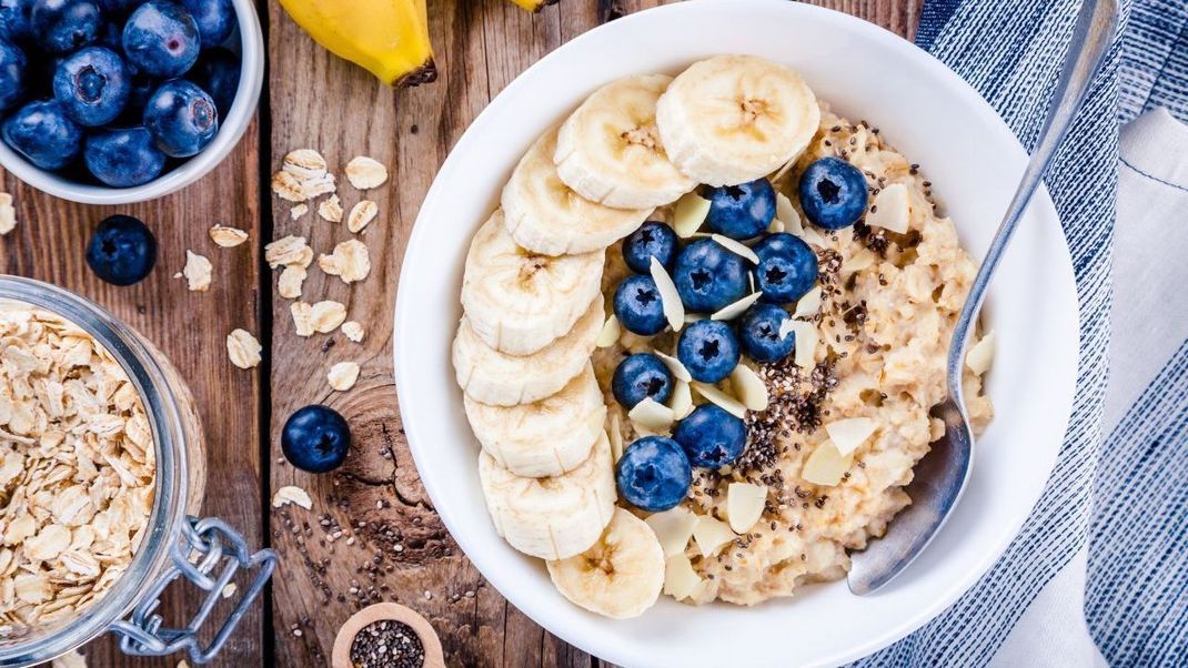 Bananen und Beeren sind ebenfalls besser verträglich, da sie ein gutes Glukose-Fruktose-Verhältnis haben.