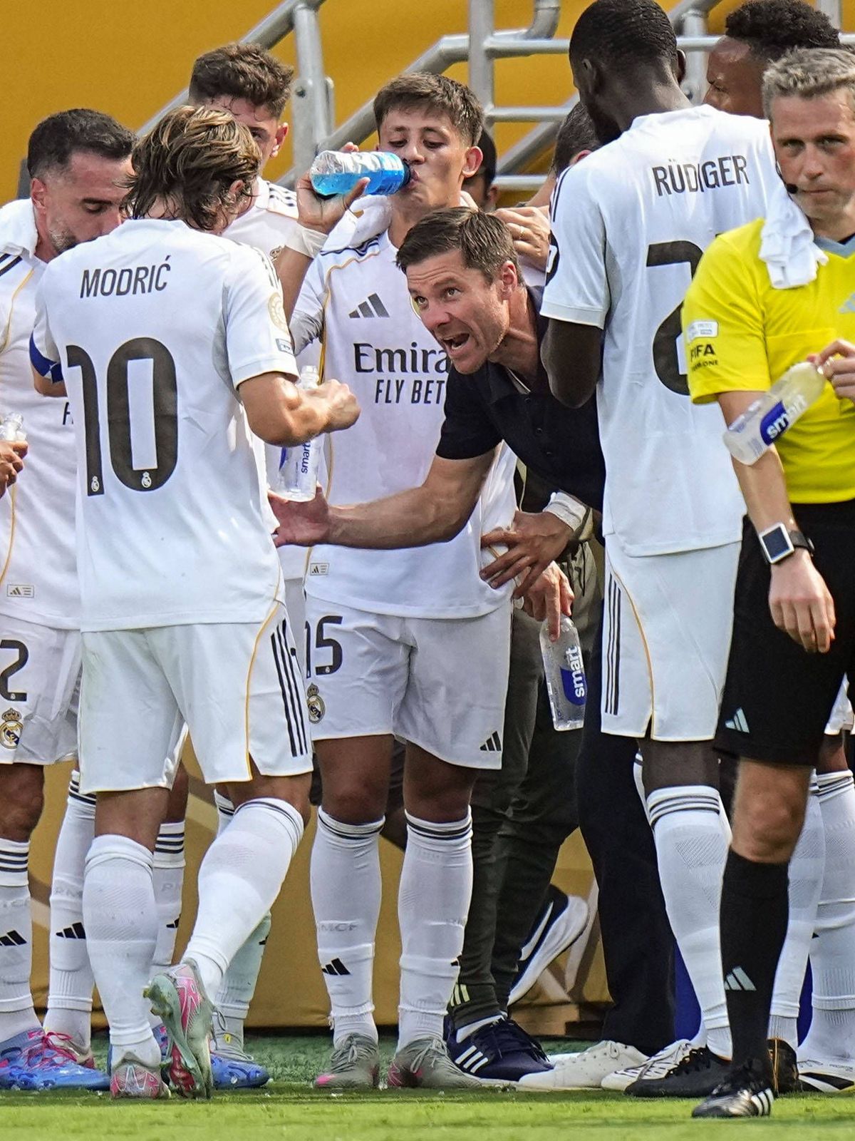 Football: Club World Cup Real Madrid manager Xabi Alonso (C) instructs his players in the second half of a football Club World Cup semifinal on July 9, 2025, at MetLife Stadium in East Rutherford, ...