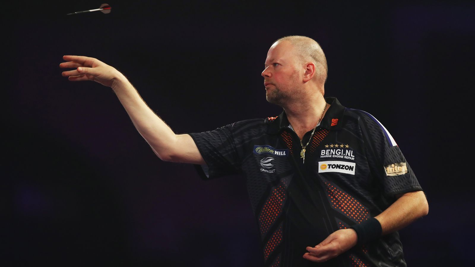 
                <strong>Raymond van Barneveld (Niederlande)</strong><br>
                Weltrangliste: Platz 12Spitzname: BarneyGrößte Erfolge: Weltmeister 2007 (PDC), Weltmeister 1998, 1999, 2003, 2005 (BDO)
              