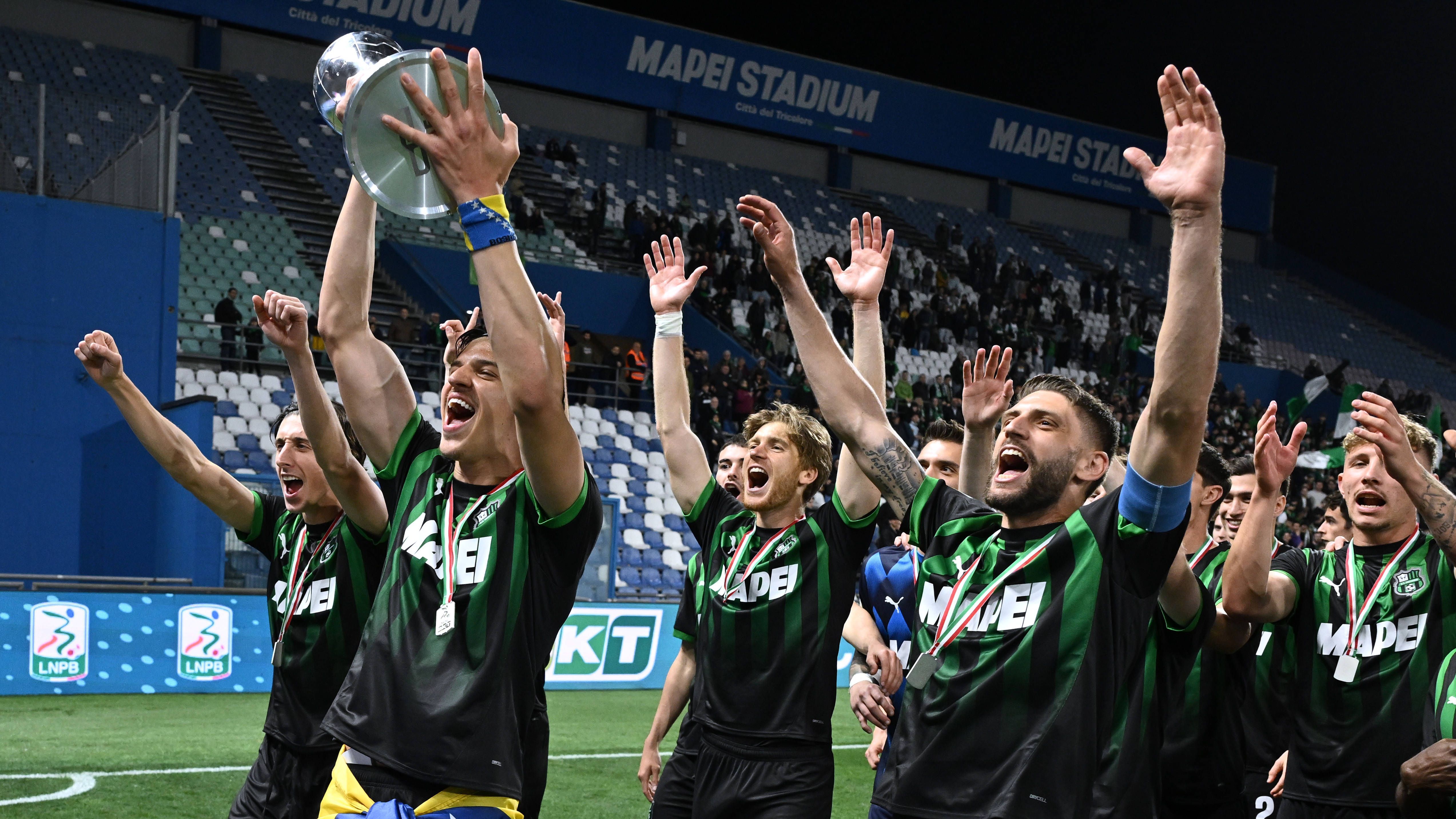 <strong>Aufsteiger: Sassuolo Calcio (Italien)</strong><br>Die nächste Mannschaft, die nach Abstieg direkt im nächsten Jahr wieder in die höchste Spielklasse aufsteigt. Auch Sassuolo krönt sich dabei zum Meister und das auf extrem souveräne Art und Weise. Am Ende stehen 82 Punkte und die beste Offensive (78 Tore) der Liga zu Buche. Nun darf sich die Mannschaft wieder auf die Serie A freuen.