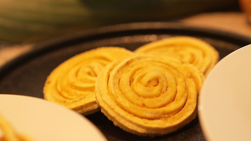 Chakri sind knusprige, indische Snacks, die du den ganzen Tag über essen kannst.