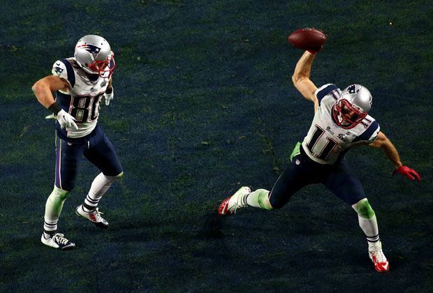 
                <strong>Touchdown Julian Edelman</strong><br>
                Auftritt Julian Edelman. Der kleine Wide Receiver fängt den Ball zur Patriots Führung. 28:24. Doch für die Seahawks ist noch genügend Zeit und sie tragen mit ihrem Drive den Ball kurz vor die Endzone der Patriots.
              