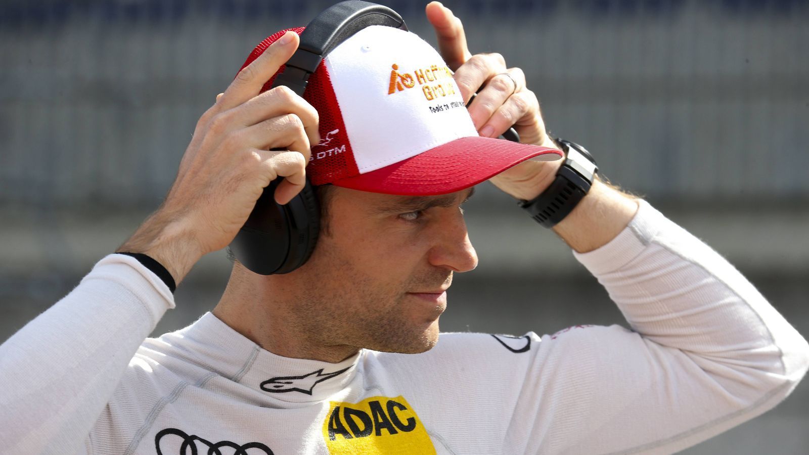 
                <strong>53 Jamie Green (Audi)</strong><br>
                Er hat ein Horrorjahr hinter sich. Der 36-Jährige gehört zu den erfahrensten DTM-Fahrern und seit Jahren auch stets zum engsten Titelkreis, doch 2018 wurde der Brite chancenlos Letzter in der Gesamtwertung - ein Novum für ihn in der DTM. Er bekommt 2019 die Chance, sich zu rehabilitieren.
              