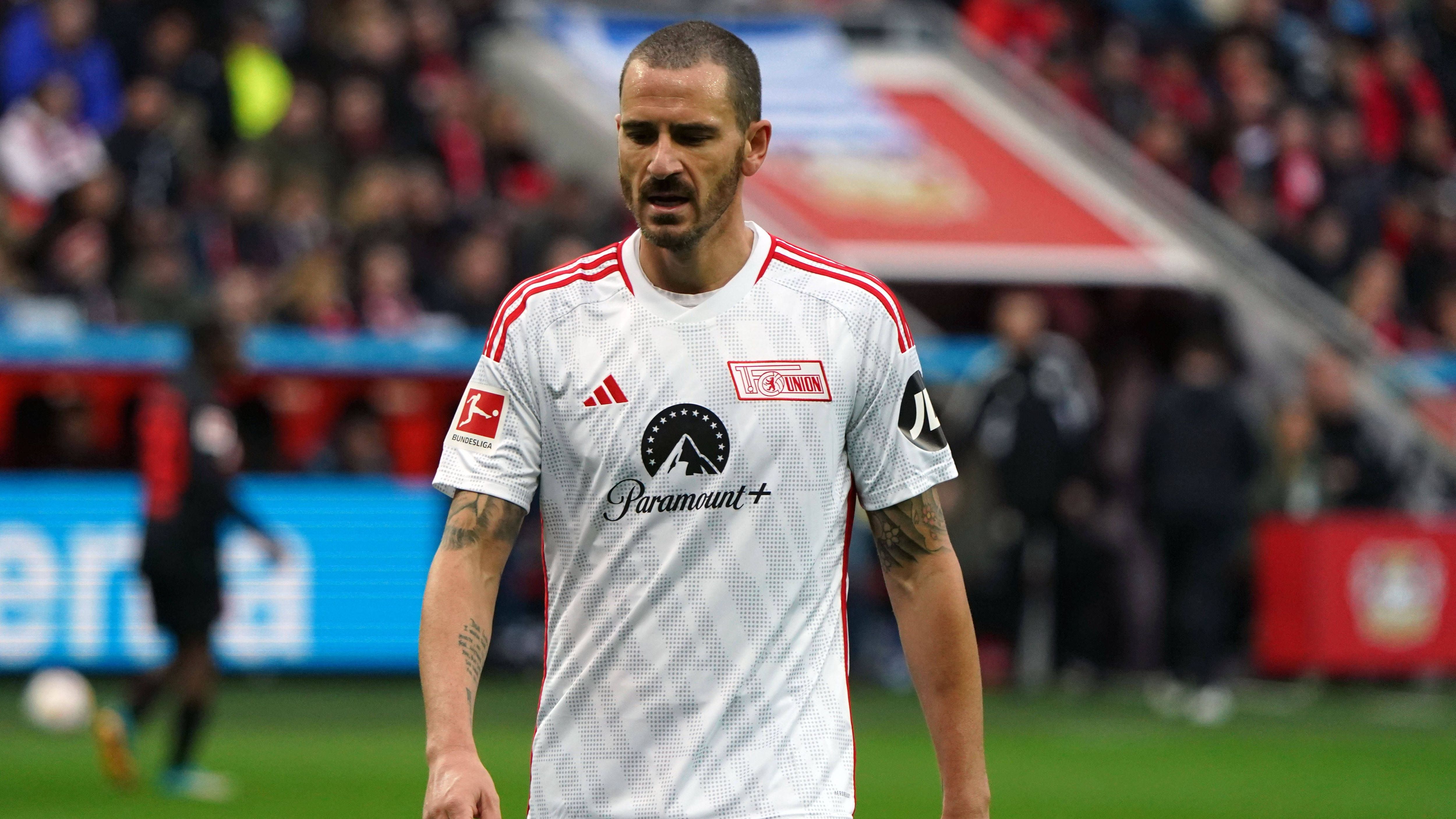 <strong>Flop: Leonardo Bonucci (1. FC Union Berlin)</strong><br>Es ist schon kurios: Die wohl am besten geordnete Defensive der Bundesliga wird mit einem der namhaftesten Abwehrspieler der Welt verstärkt - der zugegeben nicht mehr der Jüngste ist - und ist plötzlich eine der Schießbuden der Liga. Auch wenn es natürlich nicht nur am Italiener liegt: Leonardo Bonucci und Union Berlin - das passt noch gar nicht zusammen.