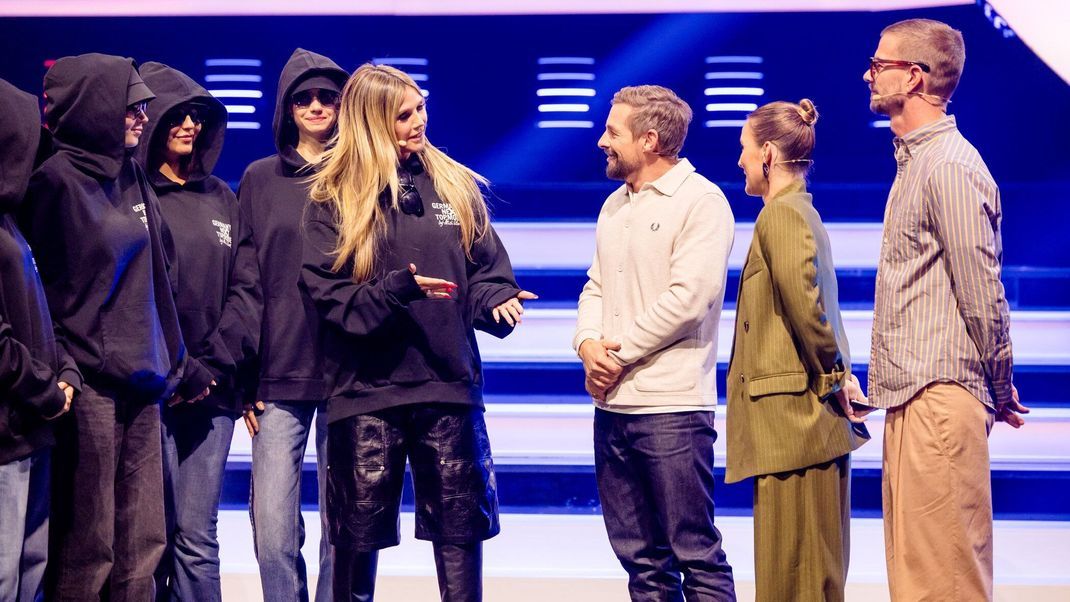 Joko und Klaas können es selbst kaum fassen als plötzlich Heidi Klum im "Duell um die Welt"-Studio steht. 