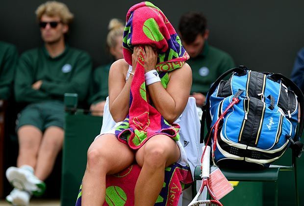 
                <strong>Wimbledon: Zweite Runde</strong><br>
                Auf Rasen erlebt Kerber ihren Tiefpunkt des Jahres. Nach dem überraschend schwachen Auftritt bei den All England Championships wird Kerber in Internetforen wüst beleidigt.  
              