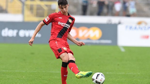 
                <strong>Einer wie Özil: Das ist Shootingstar Kai Havertz</strong><br>
                Im Alter von elf Jahren wechselte Havertz von Alemannia Aachen zu Bayer, wo er zu Beginn der Saison 2016/2017 noch in der U19 spielte. Doch in der Hinrunde dieser Spielzeit lief es nicht nur sportlich nicht bei Bayer, sondern auch persönlich.
              