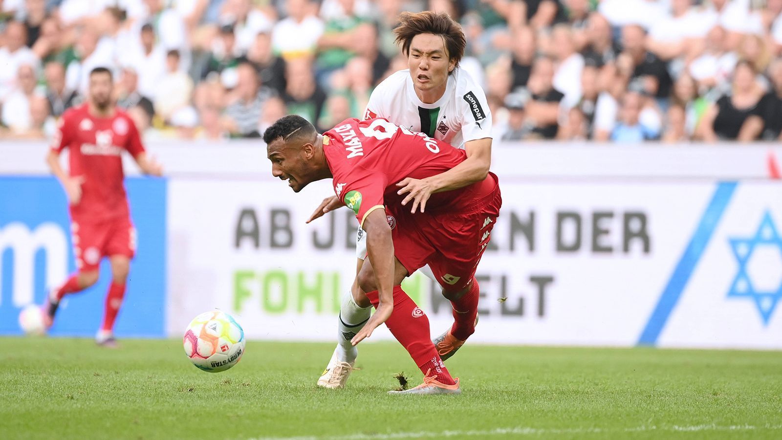 
                <strong>Platz 6: Borussia Mönchengladbach (74 Punkte)</strong><br>
                &#x2022; Gelbe Karten: 61<br>&#x2022; Gelb-Rote Karten: 1<br>&#x2022; Rote Karten: 2<br>Ko Itakura sah als einziger Spieler der "Fohlen" die Rote Karte – dafür aber gleich doppelt: Sowohl gegen den 1. FSV Mainz 05 in der Hinrunde als auch in der Rückrunde gegen den VfB Stuttgart hatte er vorzeitig Feierabend.
              