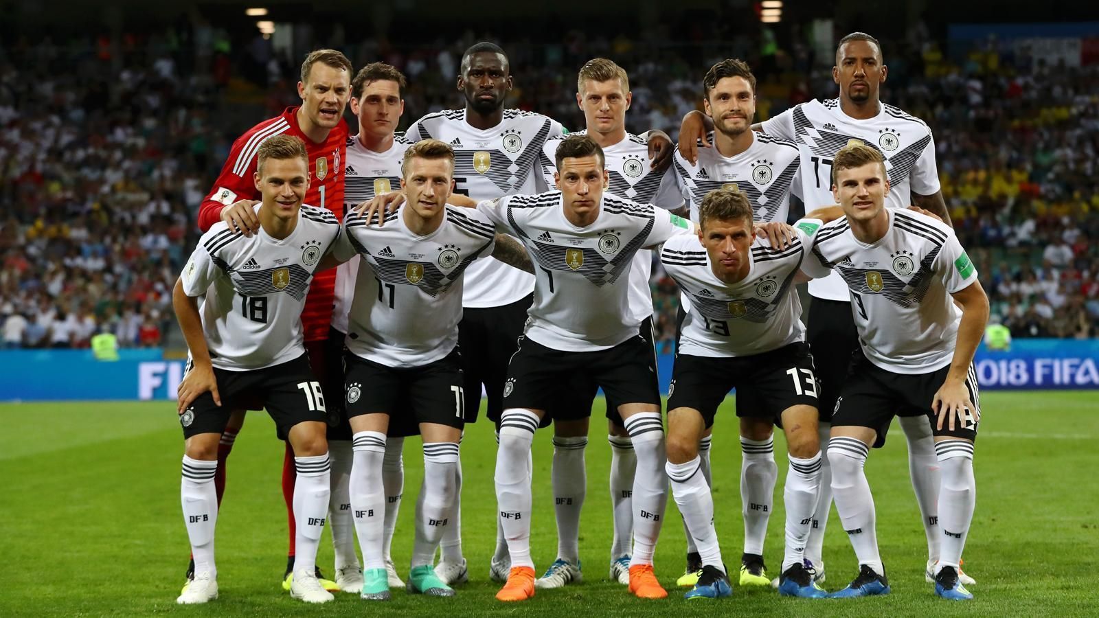 
                <strong>Deutschland vs. Schweden </strong><br>
                Deutschland hat sich bei der WM 2018 zurückgemeldet. Dank Marco Reus und Toni Kroos dreht der Weltmeister das Spiel gegen Schweden. Die Noten zu diesem Wahnsinnsspiel.
              