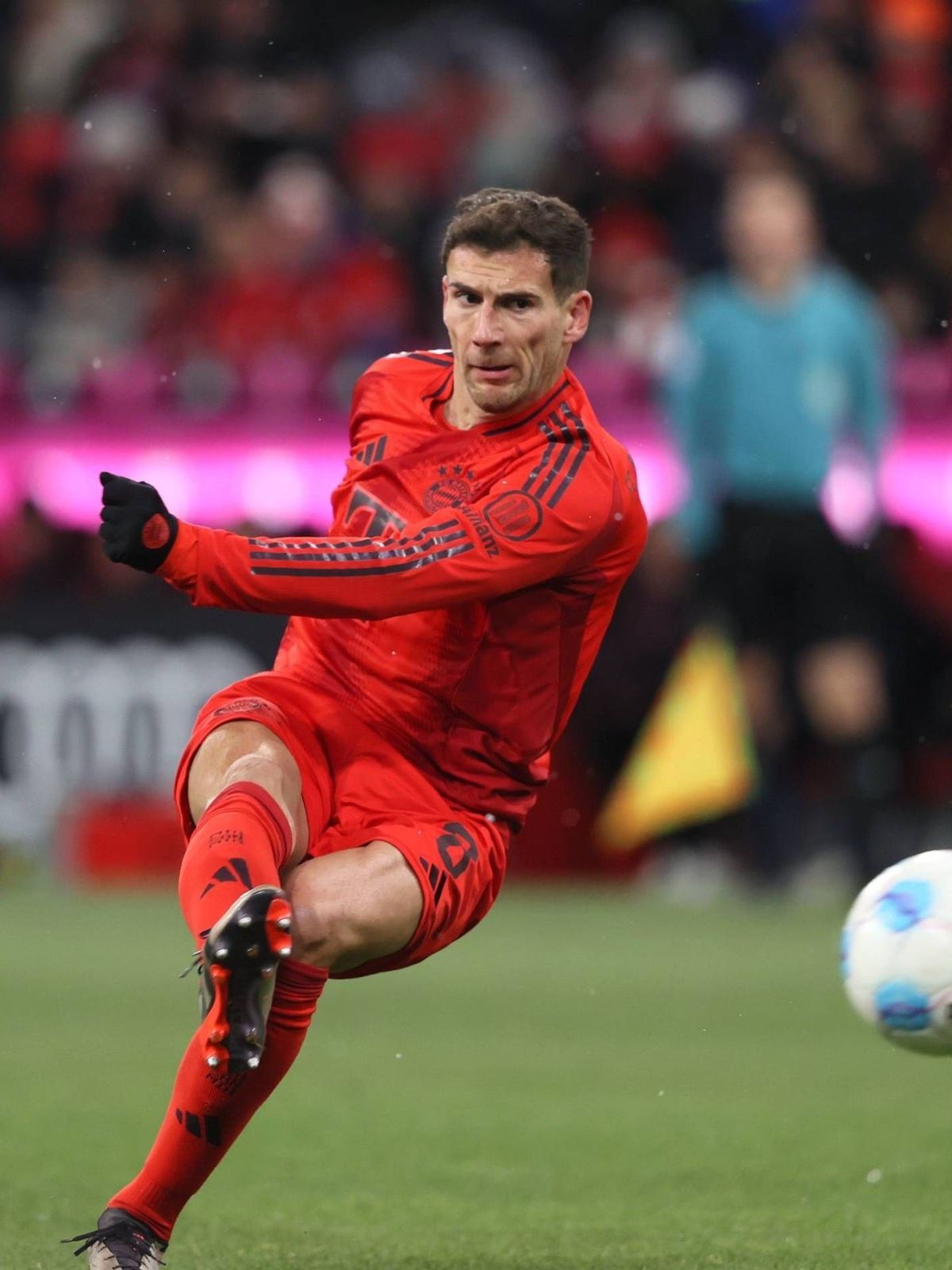 Wiederholter Torschuss . . . Bayerns 8 Leon GORETZKA *** Repeated shot on goal by Bayern 8 Leon GORETZKA xx