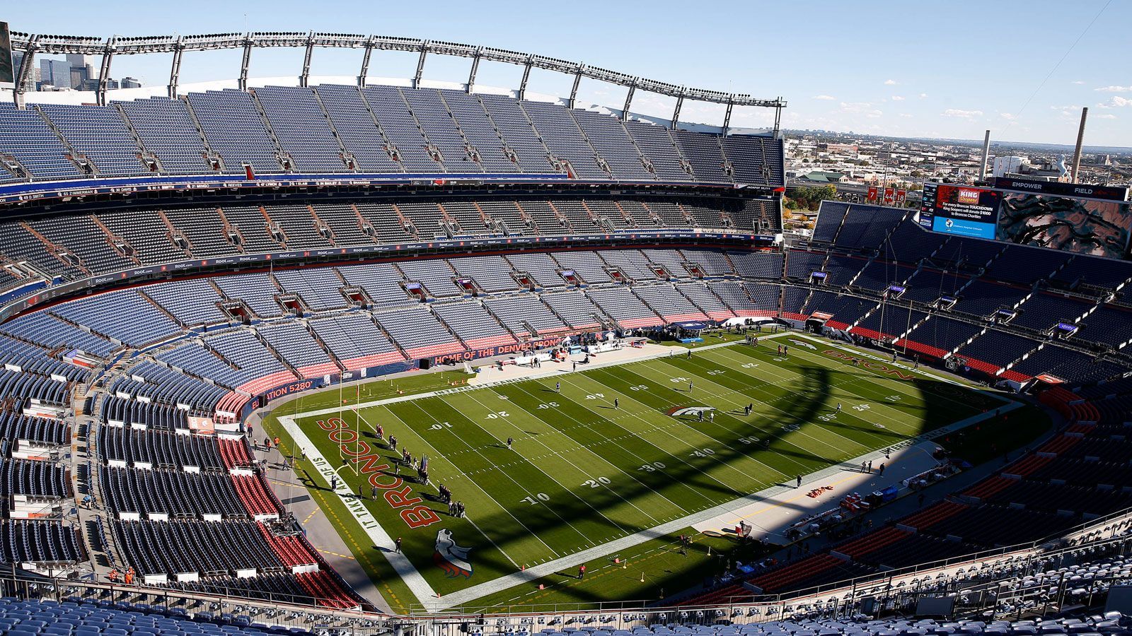 
                <strong>Denver Broncos: Empower Field at Mile High</strong><br>
                Bester Name laut ChatGPT: "Mile High Dome"
              