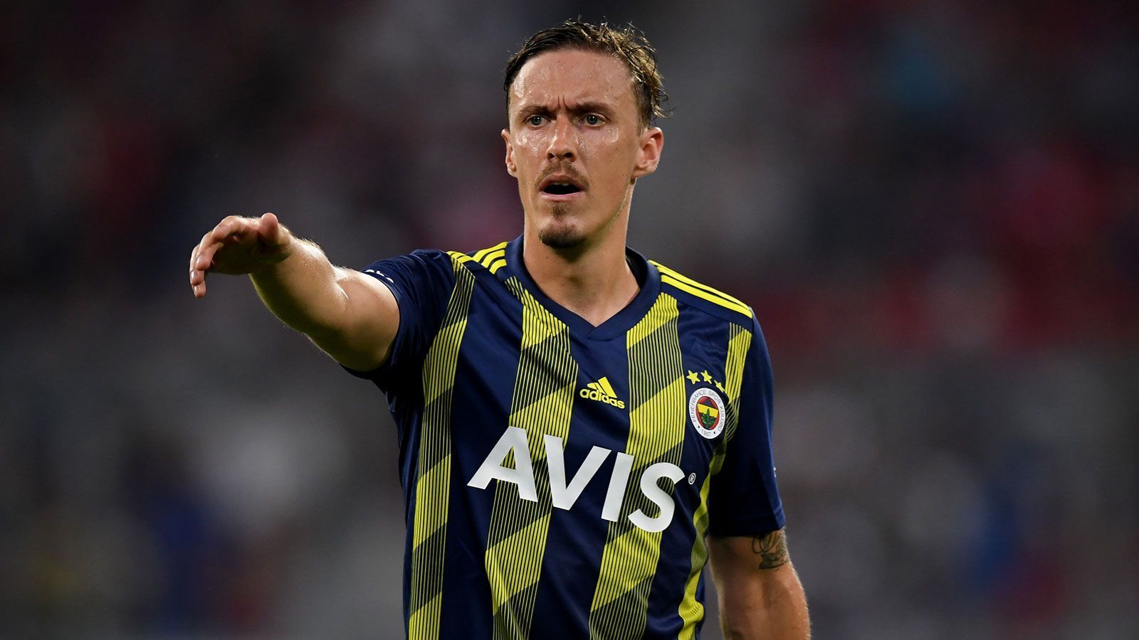 <strong>Schlammschlacht mit Fenerbahce</strong><br>
                Im Sommer 2019 verließ Kruse die Bundesliga und wechselte zu Fenerbahce Istanbul in die Türkei. Aufgrund ausbleibender Gehaltszahlungen löste der Stürmer seinen Dreijahresvertrag im März 2020 vorzeitig auf, es folgte eine Schlammschlacht zwischen Kruse und dem Verein aus der türkischen Metropole. Beide Parteien reichten Klage gegen den jeweils anderen ein, Fenerbahce verklagte den Stürmer sogar auf eine Summe von 18 Millionen Euro.