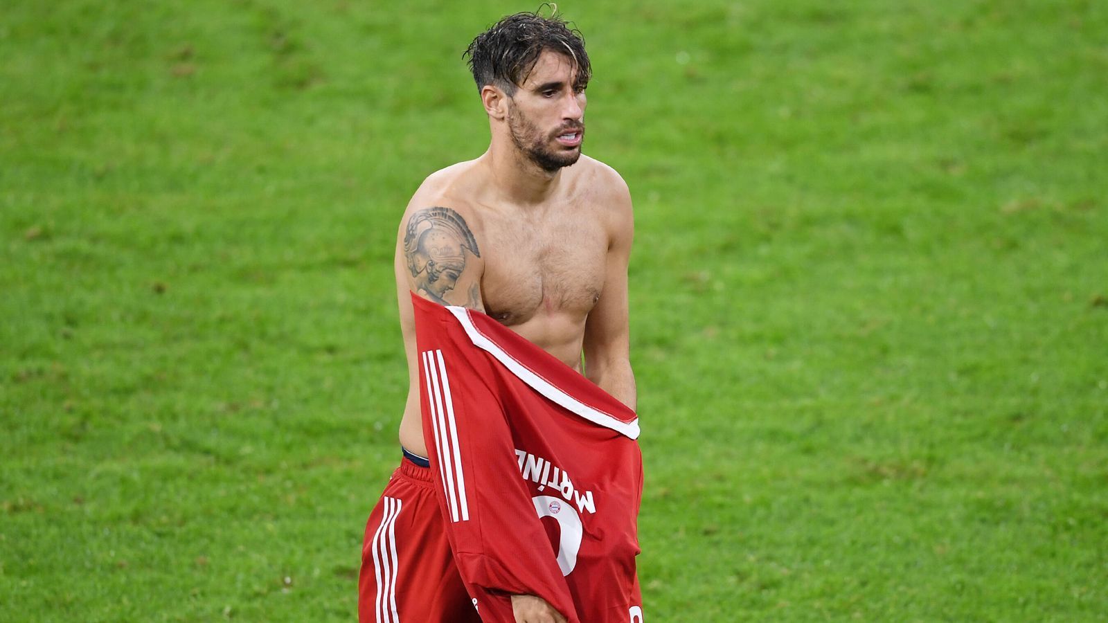 
                <strong>Javi Martinez</strong><br>
                Mischt in den letzten Sekunden noch mit. Ohne Note.
              