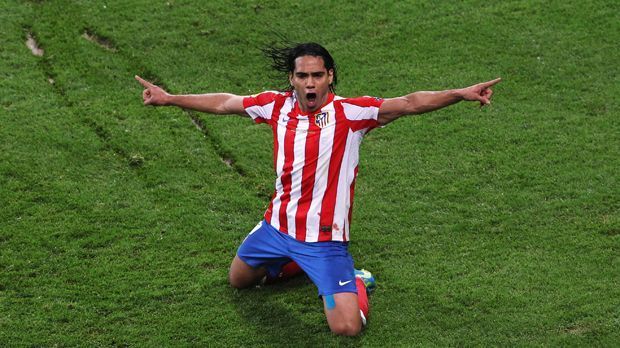 
                <strong>Radamel Falcao</strong><br>
                Radamel Falcao (70 Tore): Mit seine erfolgreichste Zeit hatte Radamel Falcao bei Atletico: In gerade einmal 90 Spielen erzielt er überragende 70 Tore. Er ist mitverantwortlich für die Titelerfolge in der Zeit zwischen 2012 und 2013. Unter anderem darf sich der Kolumbianer als Europa-League-Sieger, Superpokalgewinner und auch spanischer Pokalsieger feiern lassen, bis es ihn für 43 Millionen Euro nach Monaco zieht. Fortan ging sein Karriereverlauf bergab. 
              