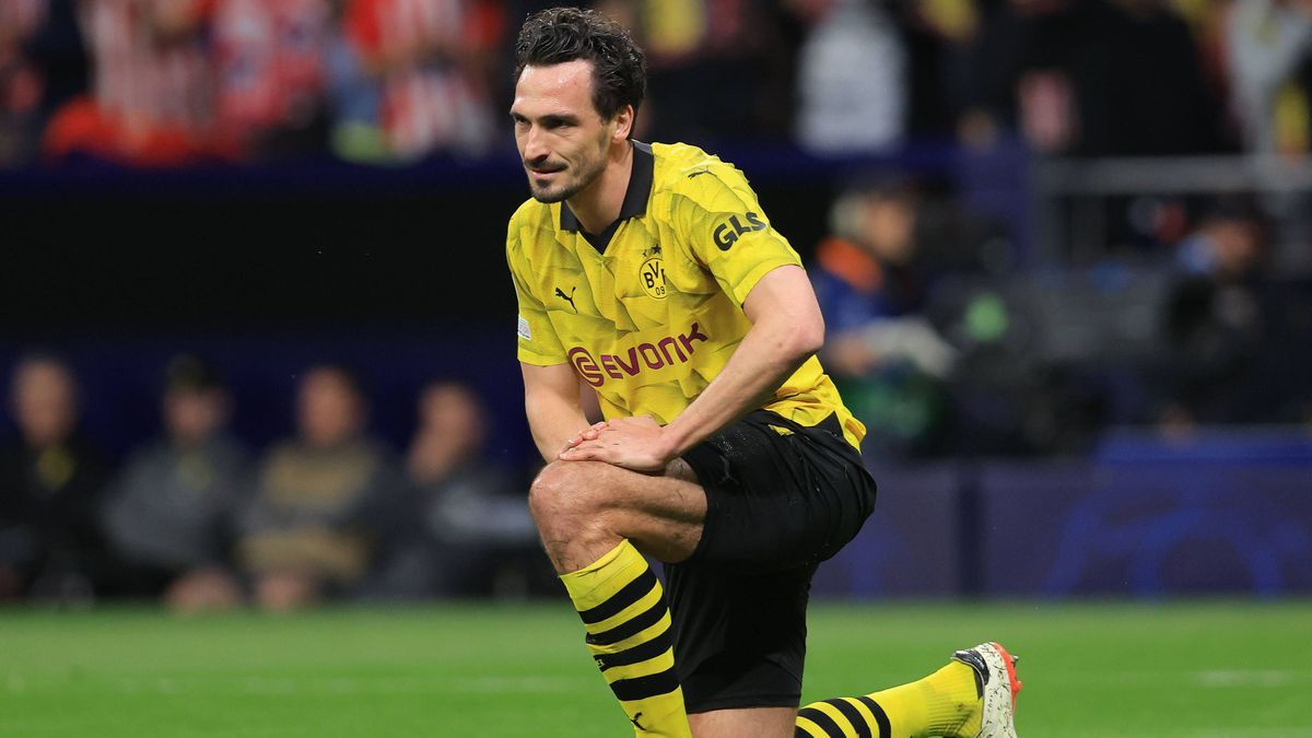 Madrid, Spain, 10th April 2024. Mats Hummels of Borussia Dortmund reacts after Samuel Lino (not pictured) of Athletico Madrid scores to make it 2-0 during the UEFA Champions League match at Wanda M...