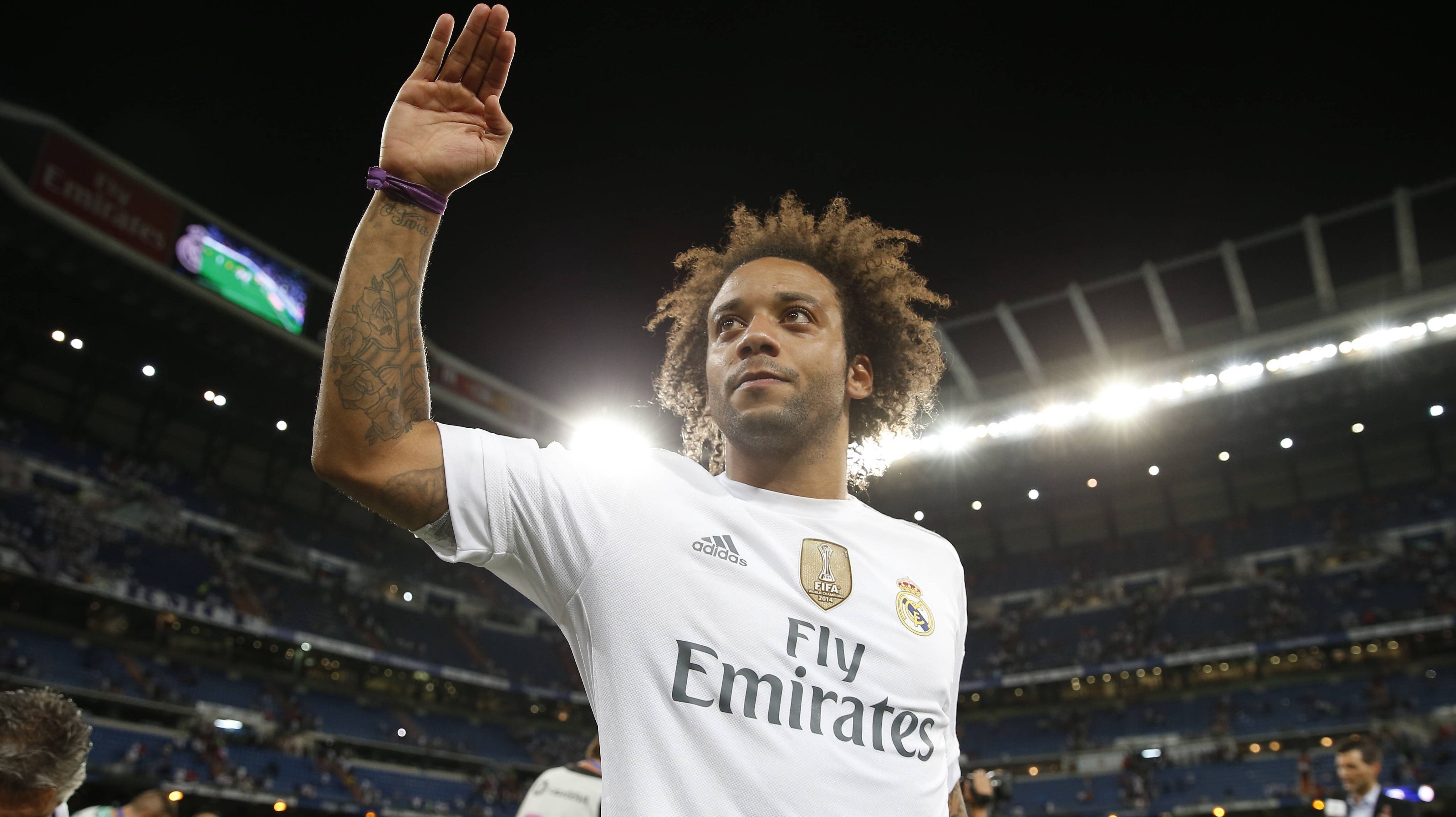 
                <strong>Linker Außenverteidiger: Marcelo</strong><br>
                Auf der linken Abwehrseite vertrauen die Fans Marcelo mehr als Fabio Coentrao. Der Brasilianer spielt seit 2007 für Real und band sich in diesem Sommer bis 2020 an den Klub. Er beackert seit Jahren zuverlässig die Außenbahn.
              