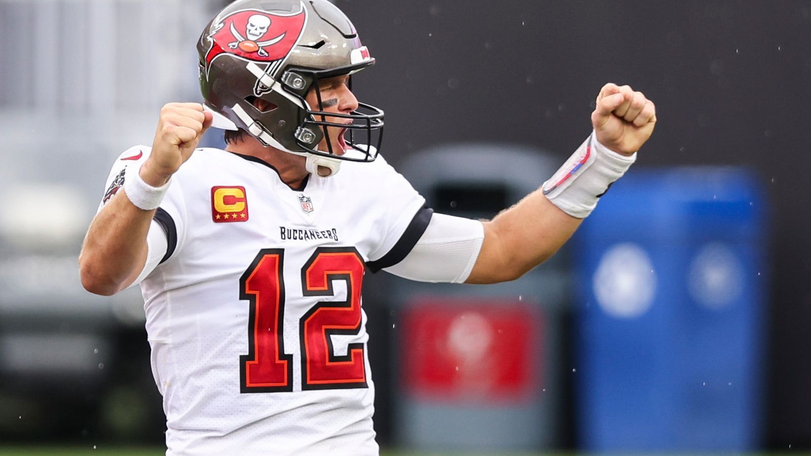 
                <strong>Gewinner: Tampa Bay Buccaneers</strong><br>
                Im Januar sah es bei den Tampa Bay Buccaneers nach einem Rebuild ohne Tom Brady aus. Mit dem Rücktritt vom Rücktritt hat der "GOAT" jedoch die Weichen auf ein weiteres Jahr im Rennen um den Super Bowl gestellt. Zwar ist Rob Gronkowski diesmal nicht mit an Bord, doch mit den Free Agents Russell Gage und vor allem Julio Jones als Receiver hat Brady starke Passempfänger hinzugewonnen. 
              