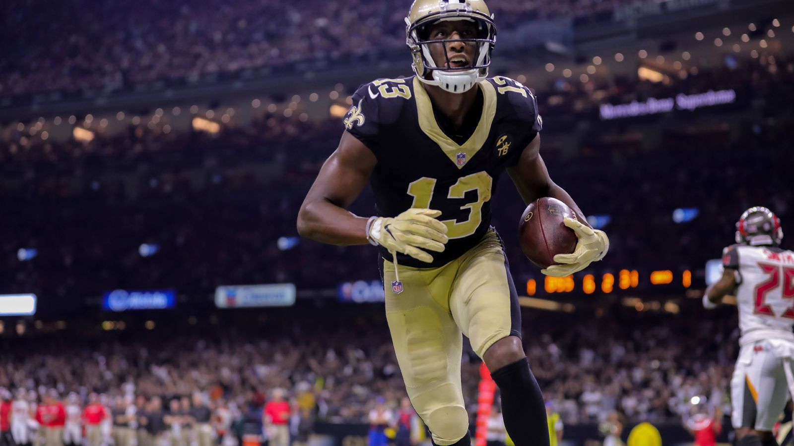 
                <strong>Week 1: Meiste Catches am ersten Spieltag</strong><br>
                Für Michael Thomas ist die 40:48-Niederlage gegen die Tampa Bay Buccaneers doch nich ein zumindest kleiner Grund zu feiern. In seiner noch jungen Karriere stellt der Wide Receiver nicht nur eine persönliche Bestmarke, sondern auch einen NFL-Rekord für Receiptions am Kickoff-Weekend auf. Zudem kommt er mit diesen 16 Pässen von Drew Brees auf 180 Yards. Ebenfalls persönliche Bestmarke.
              