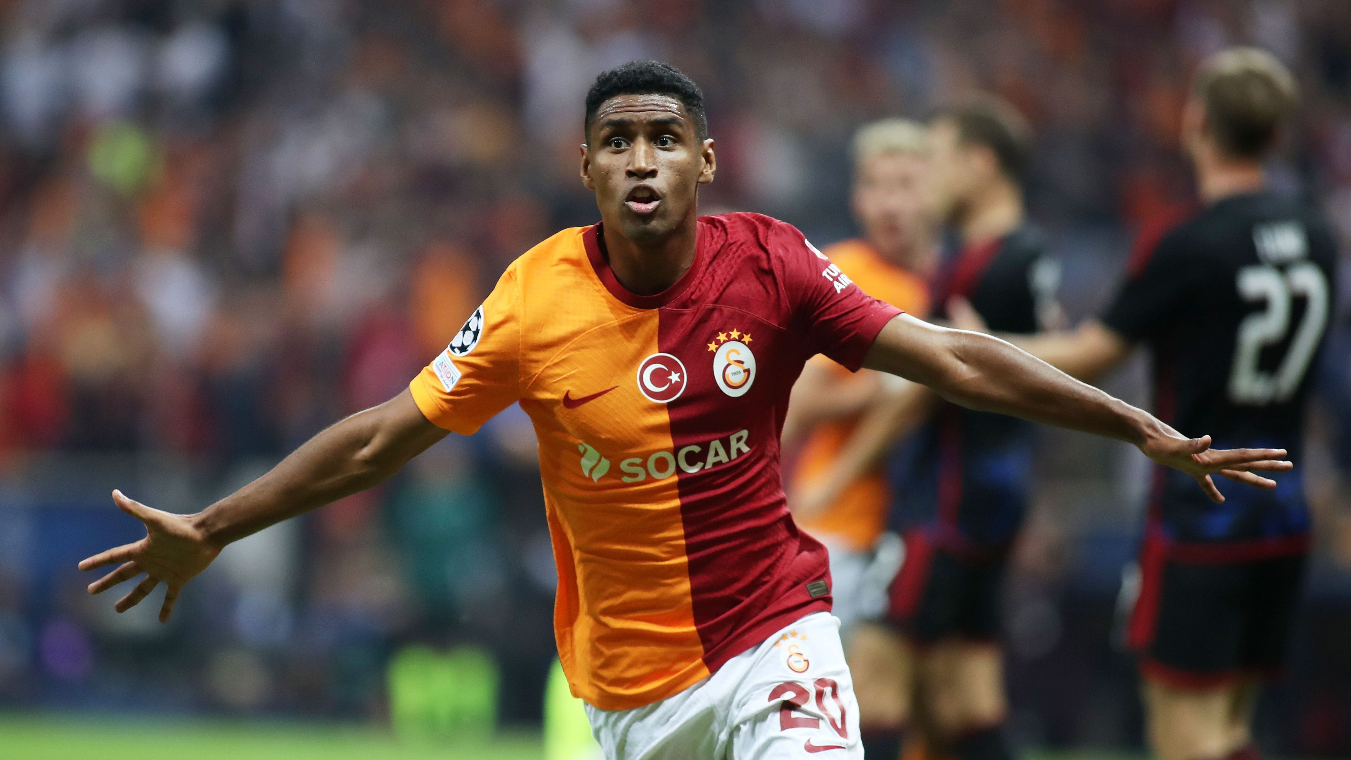 <strong>Tete</strong><br>Was Aktürkoglu auf links, ist der Brasilianer auf der rechten Seite. Im Auftaktspiel der Champions League gegen den FC Kopenhagen sorgte er in den letzten fünf Minuten mit einem Tor und einer Vorlage dafür, dass Galatasaray noch zu einem nicht mehr für möglich gehaltenen Unentschieden kam.