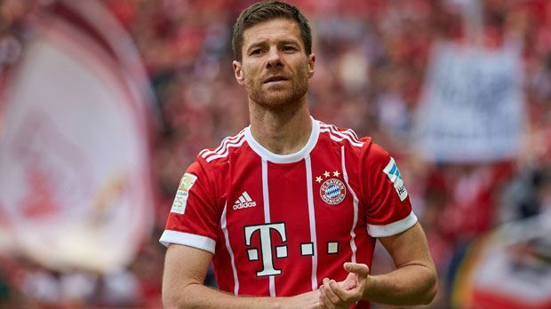 
                <strong>Xabi Alonso</strong><br>
                Durch die Absage von Oli Kahn: Ist Xabi Alonso eine Option bei der Sportdirektor-Suche? Reiner Calmund hatte den Spanier im März ins Spiel gebracht, als er in der "Bild" folgende Argumente brachte: "Er kann Spanisch, Englisch, auch nicht schlecht Deutsch und durch seine Vita – er war immer ein Leader von Weltklubs und der erfolgreichen spanischen Nationalmannschaft – kann ich ihn mir durchaus vorstellen." Der Mittelfeldstar, der nach der vergangenen Saison seine Karriere beendete, möchte vorerst eine Auszeit nehmen. Kehrt er vielleicht doch früher zurück als gedacht?
              