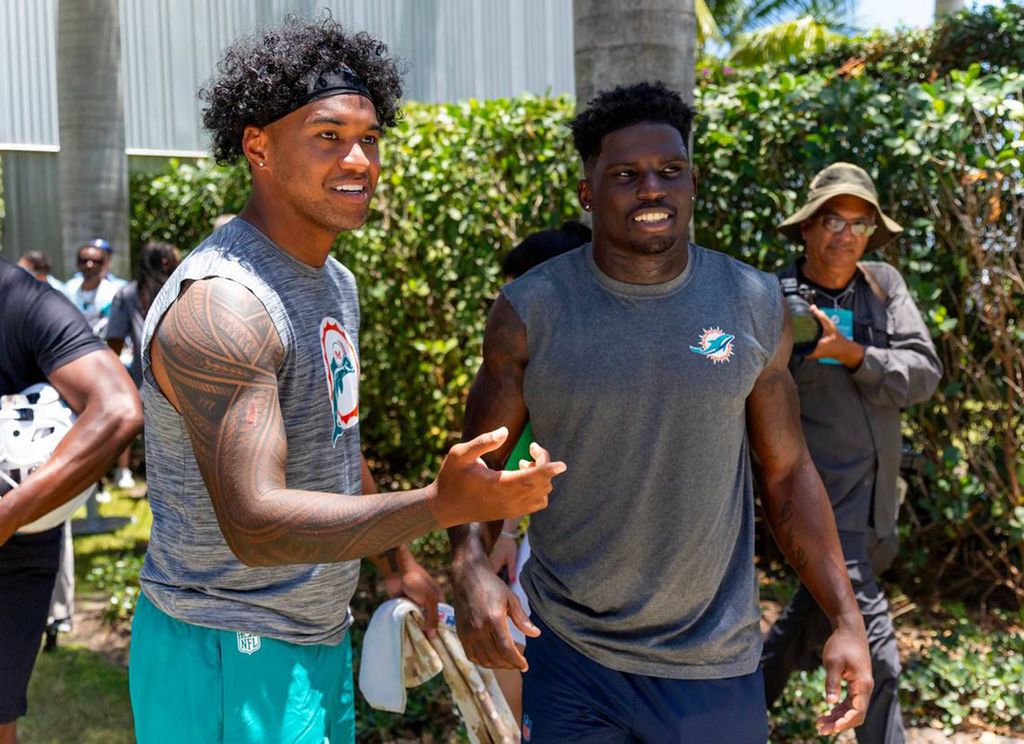 NFL - Miami Dolphins: Tua Tagovailoa talks about difficult relationship ...