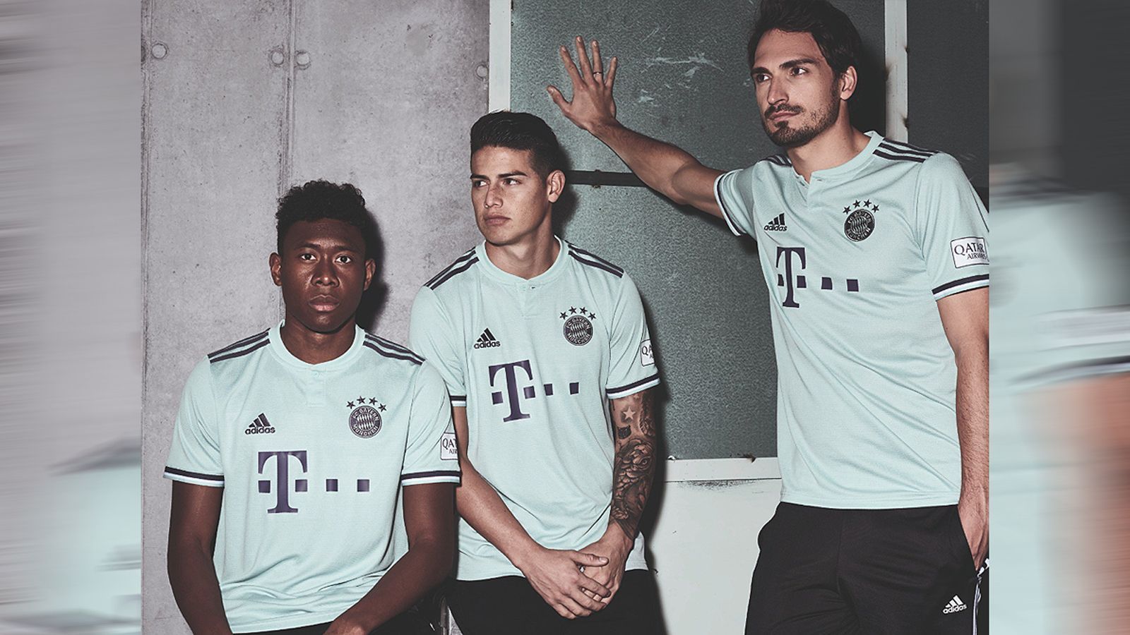 
                <strong>FC Bayern München (Auswärtstrikot)</strong><br>
                Auswärts treten die Bayern-Stars um David Alaba, James Rodriguez und Mats Hummels (v.l.n.r.) künftig in mintgrünen Trikots mit den berühmten drei Streifen von Ausrüster "Adidas" an den Schultern (in lila) an. Im Nacken finden die Fans als Eyecatcher den kultigen Bayern-Spruch "Mia san Mia".
              