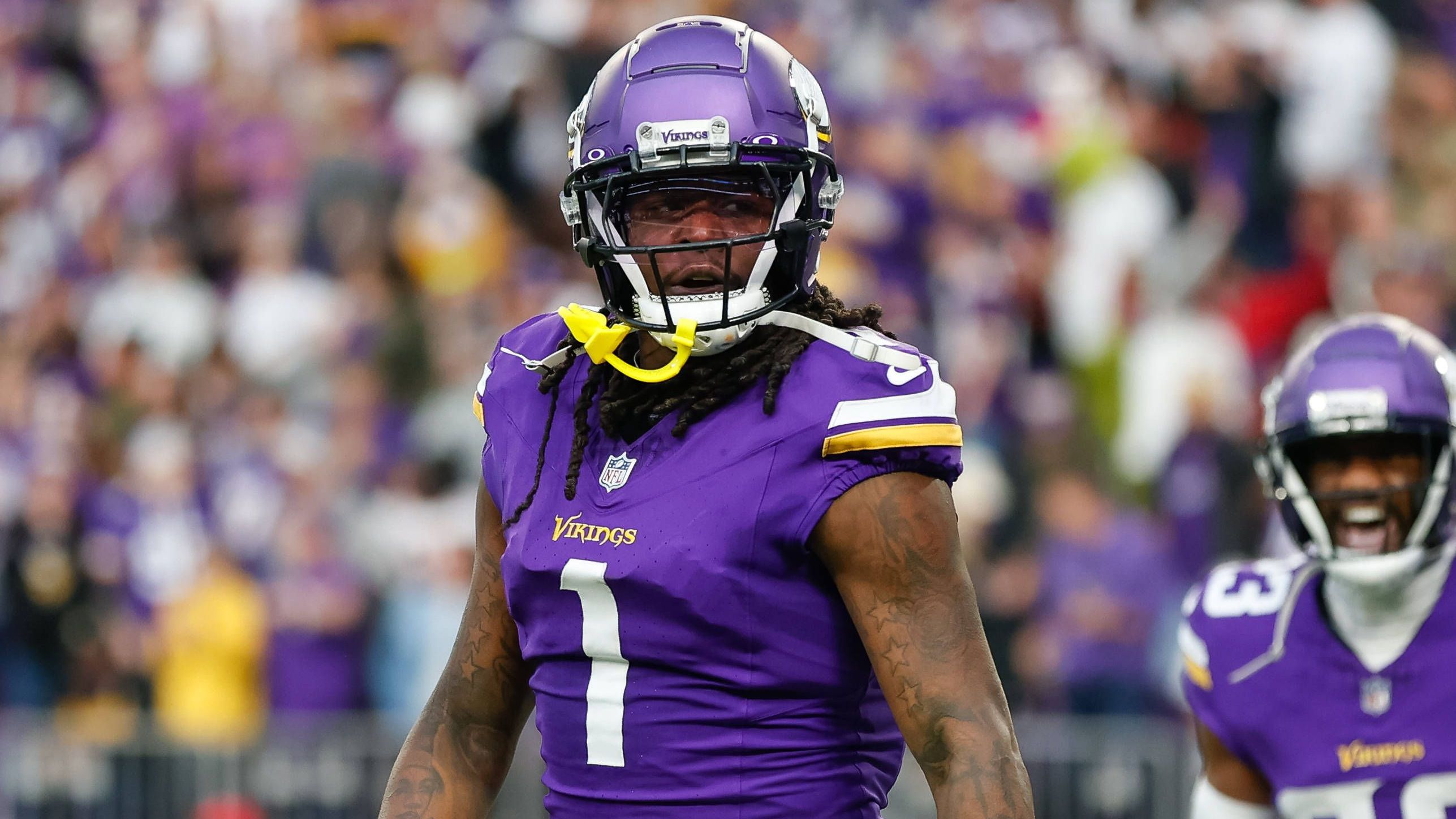 <strong>Shaquill Griffin (Seattle Seahawks)</strong><br>Die Seahawks holen ein bekanntes Gesicht zurück: Shaquill Griffin. Laut "ESPN"-Reporter Jeremy Fowler erhält der Cornerback einen Einjahresvertrag über drei Millionen Dollar, der inklusive Boni auf bis zu vier Millionen Dollar ansteigen kann. Der 29-Jährige wurde 2017 in der 3. Runde gedrafted und startete in vier Spielzeit für die Seahawks ganze 53 Mal. 2019 wurde er Pro Bowler, 2020 verlies er die Franchise in der Free Agency Richtung Jacksonville Jaguars. Letzte Saison spielte Griffin für die Minnesota Vikings.