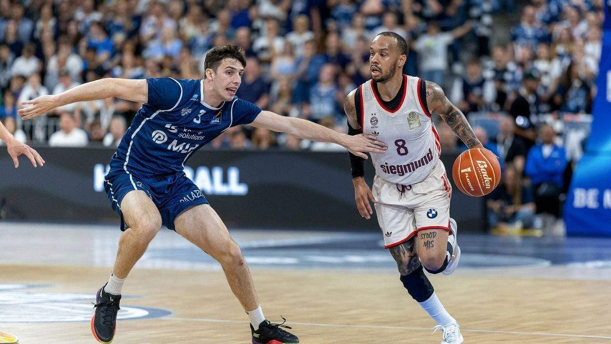 Bayerns Shabazz Napier (r.) war schwer zu halten
