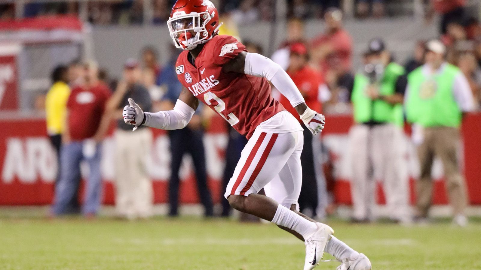 
                <strong>Kamren Curl (Arkansas Razorbacks)</strong><br>
                Kamren Curl spielt seit Februar 2017 für die Arkansas Razorbacks. In dieser Saison verbuchte der Safety 76 Tackles, zwei Sacks und zwei Fumbles. Zudem fing der 20-Jährige zwei Interceptions.
              