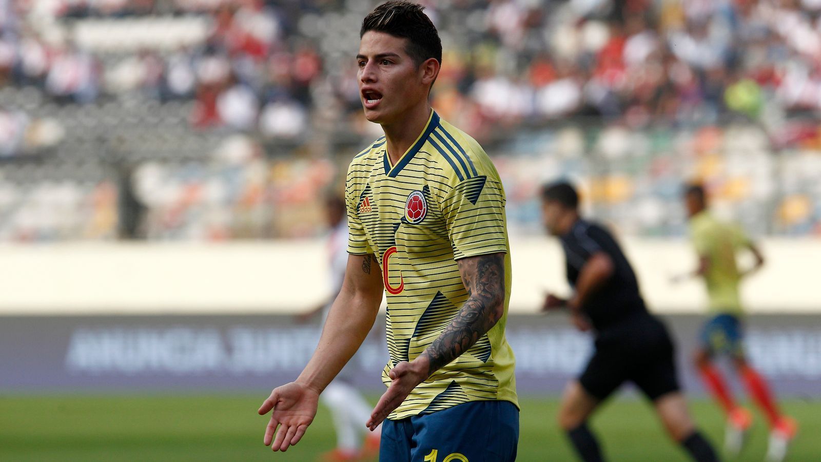 
                <strong>James Rodriguez (FC Bayern München und Kolumbien) </strong><br>
                James' Engagement beim FC Bayern München wird im Juli beendet sein, hinter seiner neuen fußballerischen Heimat steht noch ein Fragezeichen. Ob James ab Juli wieder für Real Madrid aufläuft, ist zu bezweifeln. Gut, dass es für den Kolumbianer jetzt zur Copa America geht. In der Nationalmannschaft konnte der 27-Jährige sein großes Talent noch immer unter Beweis stellen - erstmals bei der WM 2014, die für ihn das Sprungbrett zu Real war. Vielleicht kann James sich bei der Copa America 2019 wieder für einen Top-Klub anbieten. Angeblich soll Juventus Turin schon ein Auge auf den Bundesliga-Double-Sieger geworfen haben. 
              