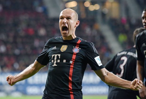 
                <strong>Die Hälfte ist geschafft</strong><br>
                Herbstmeister, und das schon am 15. Spieltag. Arjen Robben schreit seine Freude offen heraus.
              