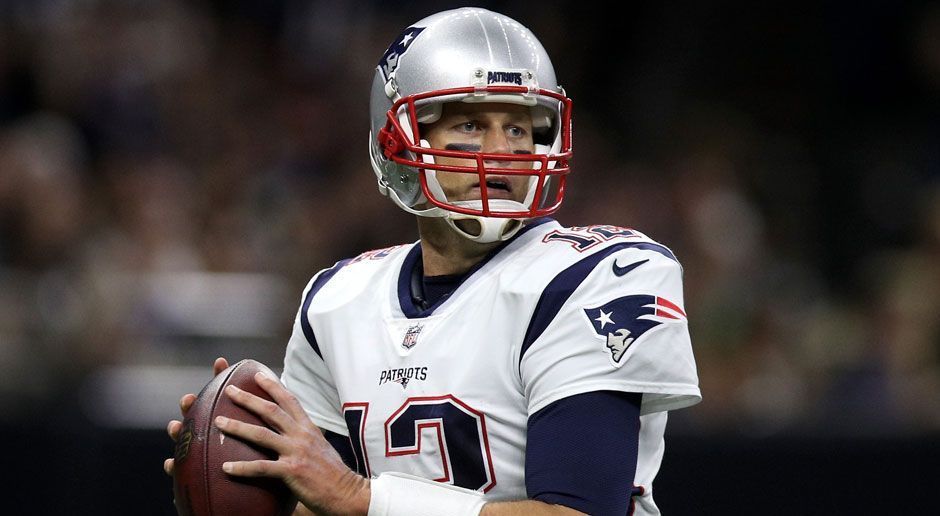 
                <strong>Tom Brady (new England Patriots)</strong><br>
                Beim Saisonauftakt legte Tom Brady eine katastrophale Vorstellung hin. Doch der Quarterback der New England Patriots hat die Pleite gegen die Kansas City Chiefs offenbar in Rekordzeit abgehakt, denn schon in Week 2 lieferte Brady wieder eine Top-Leistung ab. Beim 36 zu 30 gegen die New Orleans Saints warf der 40-Jährige schon im ersten Viertel drei Touchdown-Pässe – zum ersten Mal in seiner NFL-Karriere. Und weil Brady im weiteren Spielverlauf ohne Interception blieb, stellte er gleich noch einen NFL-Rekord auf. Denn es war schon sein 52. Spiel mit drei Touchdown-Pässen und ohne Interception. Bisher teilte sich Brady den Rekord mit Peyton Manning, dem dieses Kunststück 51 Mal in seiner Karriere gelang. 
              