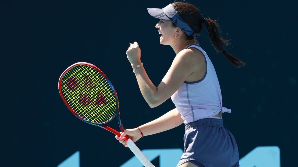 Eva Lys macht die Faust und jubelt,Jubel,Freude,Emotion Australian Open 2024, Melbourne Park, Melbourne, Victoria, Australia. *** Eva Lys makes a fist and cheers,cheers,joy,emotion Australian Open ...