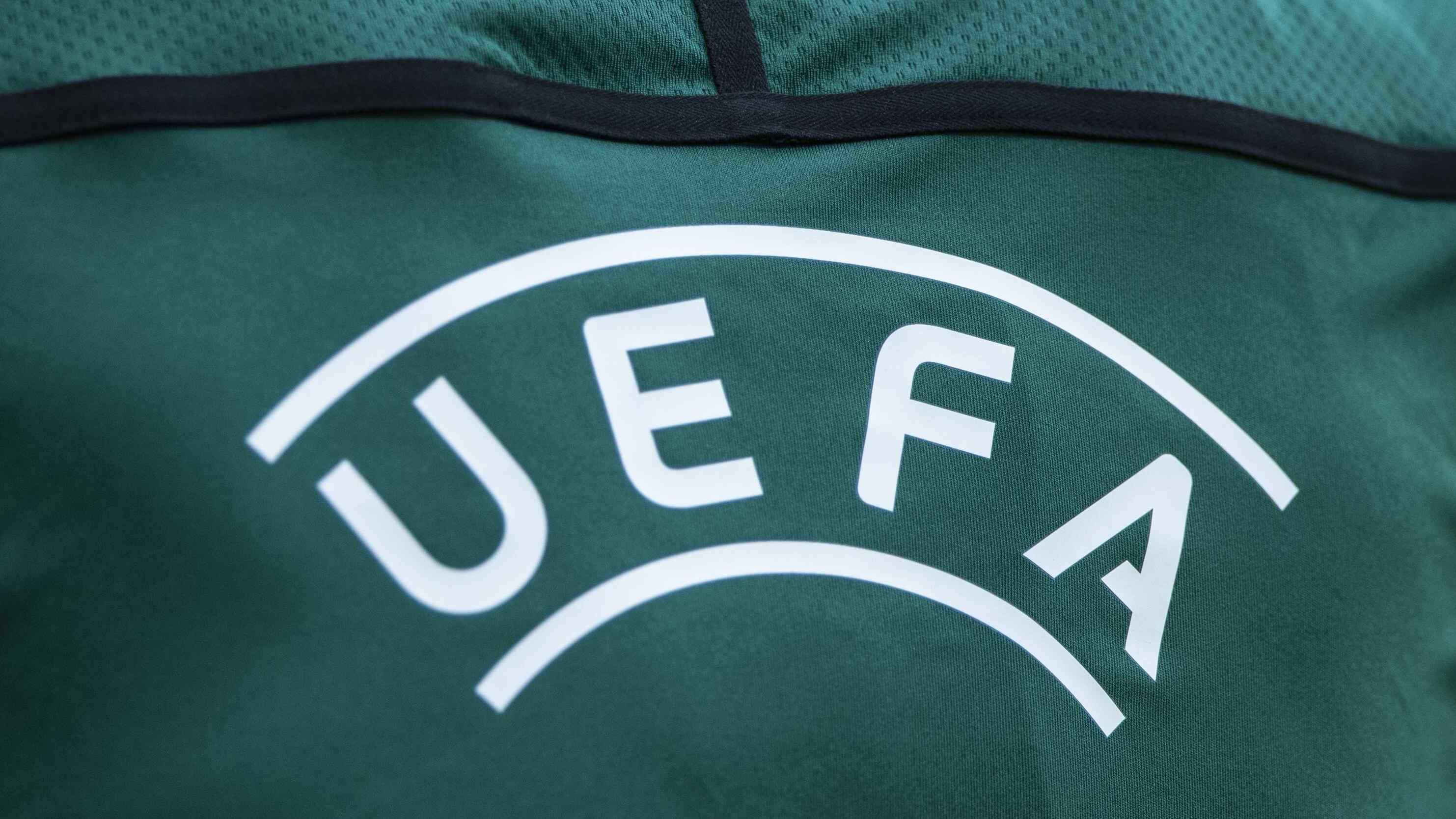 
                <strong>Die große Sitzung des UEFA-Exekutivkomitees am Mittwoch: Das wird beschlossen</strong><br>
                Am Mittwoch berät das UEFA-Exekutivkomitee über die wichtigen Entscheidungen im Profifußball. In welchen Städten wird bei der Europameisterschaft gespielt? Wie und wo wird die Champions League ausgetragen? Diese Fragen werden UEFA-Präsident Alexander Ceferin und Co. beantworten. ran.de gibt einen Überblick. 
              