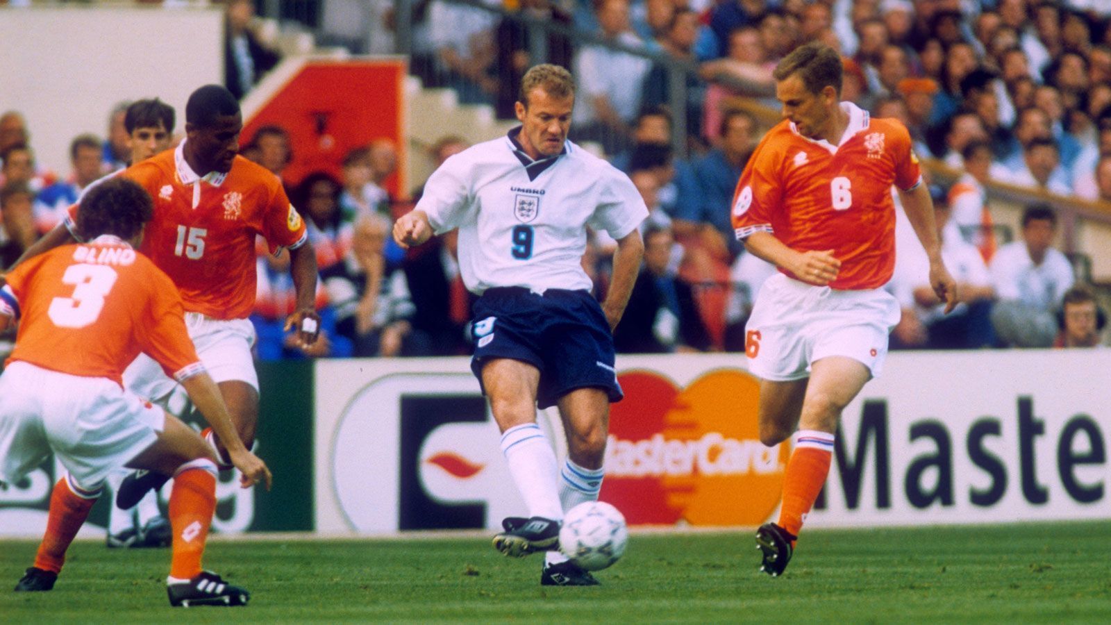 
                <strong>EM 1996: Alan Shearer (England)</strong><br>
                &#x2022; Treffer bei der EM-Endrunde: 5 -<br>&#x2022; Endplatzierung Englands: Aus im Halbfinale<br>
              