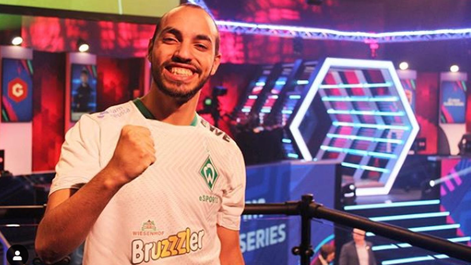 
                <strong>Platz 6 - Mohammed 'MoAuba' Harkous</strong><br>
                Punkte: 2245Nation: DeutschlandVerein: SV Werder Bremen
              
