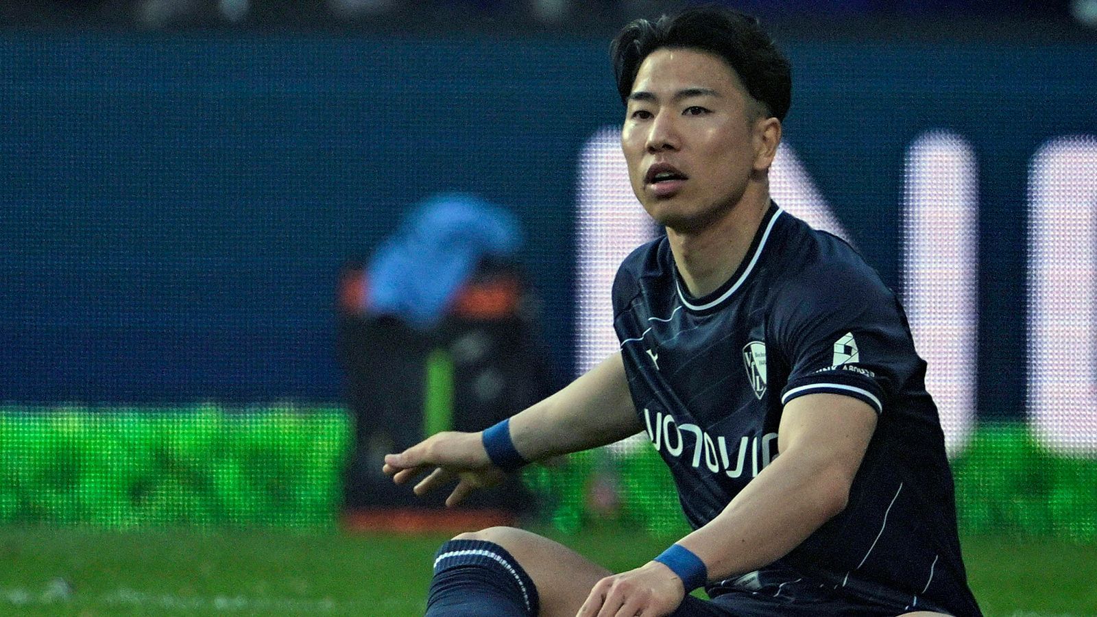 <strong>Takuma Asano (VfL Bochum)</strong><br>Kommt nur schwer ins Spiel, bei seinen Aktionen oft unsauber und fehlerbehaftet. Seine schnellen Läufe in die Spitze bekommt er so gut wie gar nicht auf den Platz. Auch später fehlt ihm das Tempo. Geht in der 63. Minute vom Platz. <strong><strong><em>ran</em></strong>-Note: 4</strong>