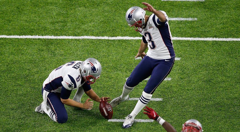 
                <strong>Touchback-Regel</strong><br>
                Vor der vergangenen Saison entschied sich die NFL, Touchbacks von der 20- auf die 25-Yards-Linie zu verlegen. Der Grund: Man wollte aufgrund von weniger Returns das Verletzungsrisiko bei den Spielern reduzieren. Aber: Die Prozentzahl der Kickoff-Returns sank im Vergleich zum Vorjahr zum einen lediglich um 1,8 Prozent, zum anderen zogen sich die Spieler 2016 (39) insgesamt mehr Verletzungen bei Kickoff-Returns zu als 2015 (35). Ob die NFL also weiterhin an der aktuellen Regel festhält, ist fraglich.
              