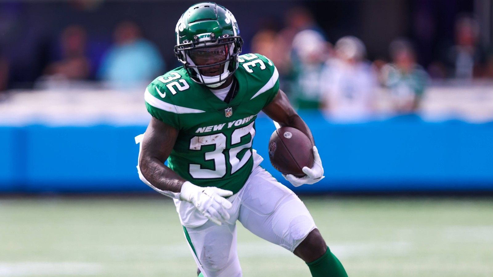 <strong>Trade-Kandidat: Michael Carter (Running Back, New York Jets)</strong><br>In zwei Jahren bei den Jets stand er in 21 Spielen als Starter auf dem Feld. Seit der Ankunft von Dalvin Cook ist er aber nur noch der dritte RB im Kader - so lange Breece Hall gesund ist. Nach der Verletzung von Rookie Isreal Abanikanda könnte er als Ersatzspieler wertvoller werden, die Jets haben aber auch Zonovan Knight an Bord.