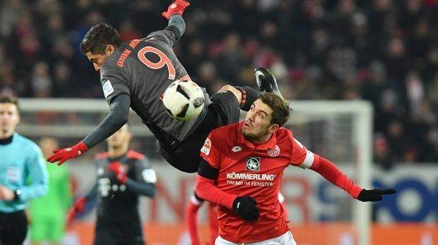 
                <strong>FC Bayern München – 1. FSV Mainz 05 </strong><br>
                FC Bayern München – 1. FSV Mainz 05 (Samstag, ab 15 Uhr im Liveticker):  Nach dem Aus in der Champions League gegen Real leckt der FC Bayern seine Wunden. Auch wenn die Bayern noch nicht vorzeitig Meister werden können: Die Wut und Enttäuschung über das Aus bekommen die Mainzer zu spüren. Sie müssen sich im Abstiegskampf auf das Restprogramm nach dem Gastspiel beim Rekordmeister konzentrieren. ran.de-Tipp: 4:0
              