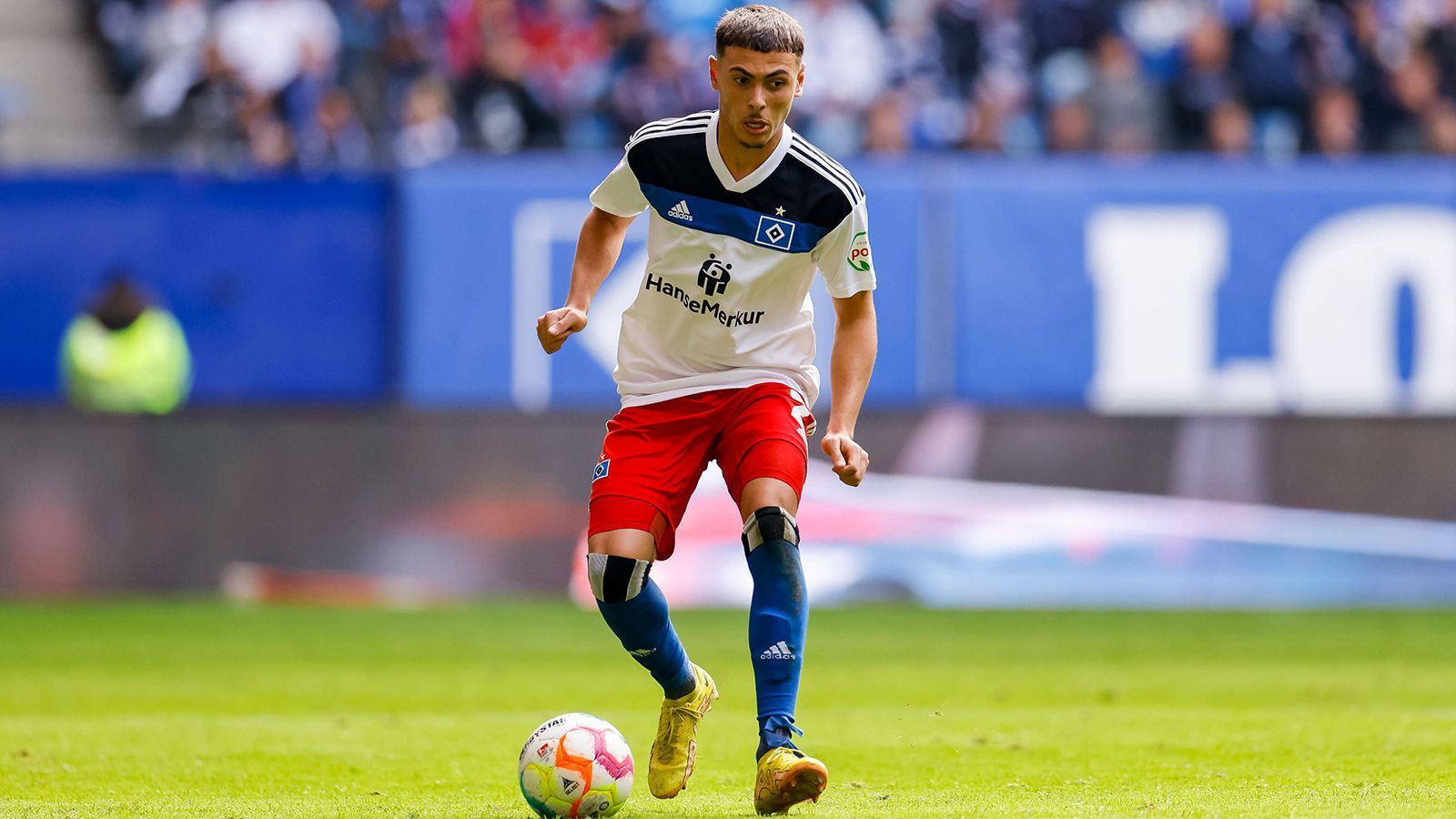 
                <strong>William Mikelbrencis (Hamburger SV) </strong><br>
                Wird in der 69. Minute für Montero eingewechselt. Macht in der Defensive zunächst keine großen Fehler, lässt sich vor dem 1:3 aber böse austanzen. ran-Note: 4
              