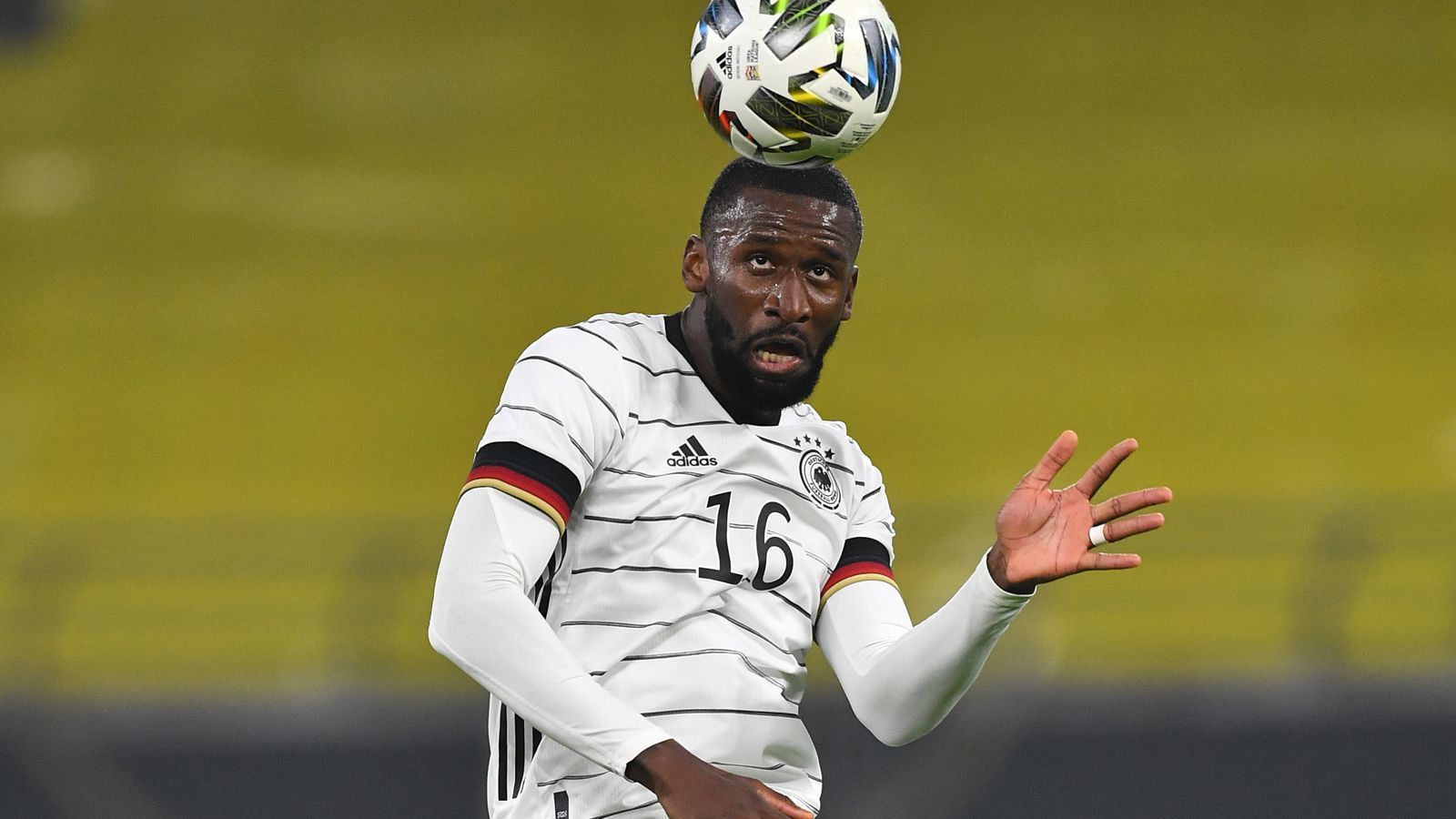 
                <strong>Antonio Rüdiger</strong><br>
                Leitete mit einem langen Ball aus der Abwehr das 1:0 ein. Mit gutem Stellungsspiel und sehr ballsicher. Auch in der zweiten Halbzeit mit guten Pässen im Spielaufbau. ran-Note: 2
              