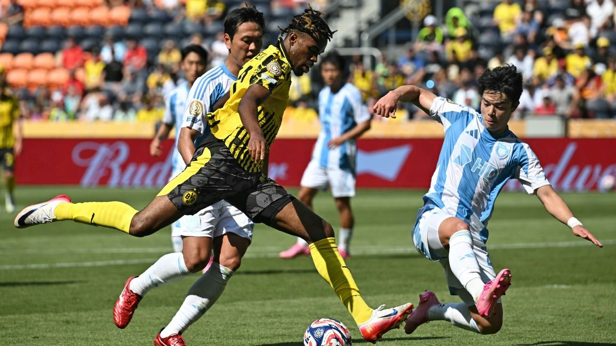 Chukwuemeka: Bis zum Ende der Klub-WM für den BVB?
