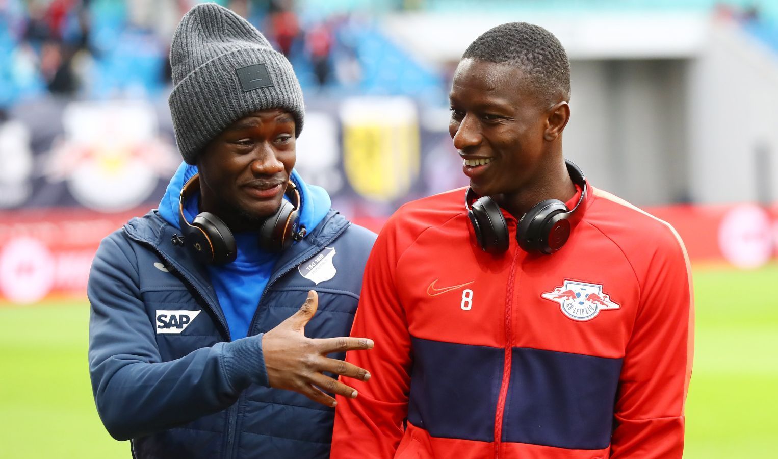 
                <strong>Diadie Samassekou und Amadou Haidara (TSG Hoffenheim, RB Leipzig)</strong><br>
                Insgesamt brachten die Verkäufe von Amadou Haidara (für 19 Millionen Euro) nach Leipzig und und Diadie Samassekou (für 12 Millionen Euro ) zu Hoffenheim dem österreichischen Meister stolze 31 Millionen Euro ein. Doch wirklich rechtfertigen konnten beide Mittelfeldspieler die in sie investierte Summe noch nicht. Haidara, immerhin drittteuerster Salzburger-Verkauf, sitzt in Leipzig häufig nur auf der Bank und konnte die Rolle als Keita-Nachfolger noch nicht ausfüllen. Samassekous Zeit bei Hoffenheim verläuft bisher ähnlich wie die Saison seines Arbeitgebers - eher durchwachsen.
              