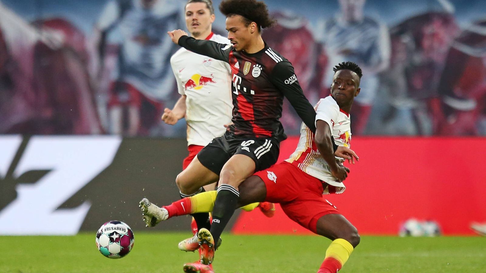 
                <strong>Leroy Sane</strong><br>
                Engagierter als noch bei der Nationalmannschaft gegen Nordmazedonien, wird aber auch permanent von Müller angefeuert. Leidet in der ersten halben Stunde darunter, dass die Bayern Leipzig kommen lassen und wenig für die Offensive tun. Lässt sein Können trotzdem hin und wieder mit Solo-Läufen aufblitzen. Behauptet sich dann auch gegen mehrere Gegenspieler. Kurz vor der Pause hat er nach einer Ecke von Kimmich das 2:0 auf dem Fuß, als er aus halbrechter Position an der Strafraumgrenze zum Abschluss kommt. Wird in der 81. Minute für Martinez ausgewechselt. ran-Note: 3
              