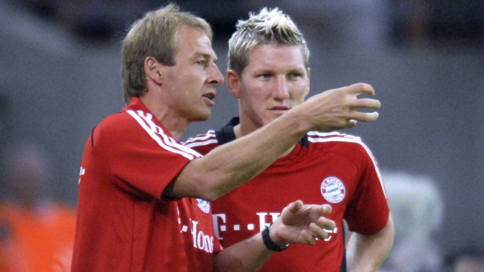 <strong>Bastian Schweinsteiger (Inter Mailand)</strong><br>Wie Bastian Schweinsteiger in der "ARD" verriet, stand er 2008 kurz vor einem Wechsel zu Inter Mailand. "Meine Koffer waren schon gepackt nach Mailand", sagte Schweinsteiger. Jürgen Klinsmann wollte einen anderen Spieler, nämlich Aleksander Hleb. Dieser wechselte aber lieber zum FC Barcelona. "Dadurch bin ich bei Bayern München geblieben".
