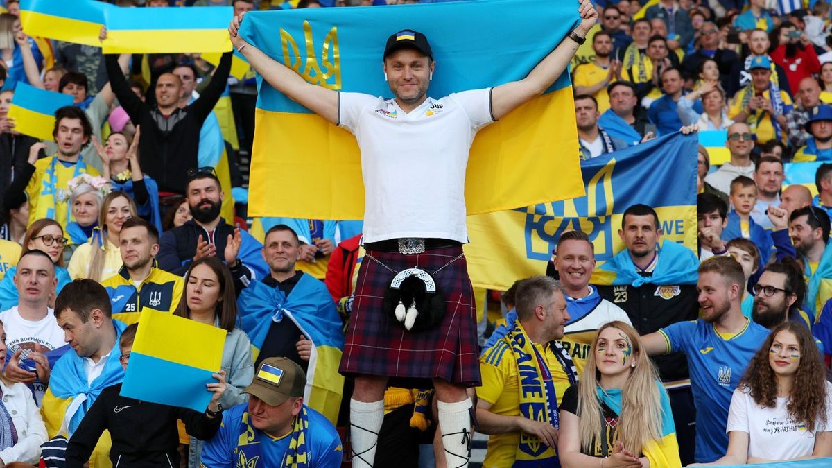 Ukrainische Party vor dem Hampden Park