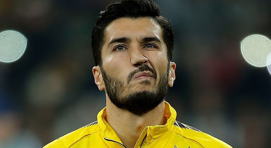 
                <strong>Verlierer: Nuri Sahin</strong><br>
                Wohl kein BVB-Spieler profitierte so sehr von Tuchels Abschied im Sommer wie das Eigengewächs, das bereits 2001 erstmals das Trikot des Klubs überstreifte. Bei Bosz war Nuri Sahin wieder mehr gefragt, wenn er auch einige unfreiwillige Auszeiten reingedrückt bekam. Nun sitzt der Mittelfeldstratege offenbar wieder mehr auf der Bank, als ihm lieb sein kann. In Mainz kam der 52-malige türkische Nationalspieler nach dem 2:0 ins Spiel, gegen Hoffenheim blieb er komplett draußen. Sein Pech: Stöger setzt auf ein 4-1-4-1 und im defensiven Mittelfeld auf Weigl.
              